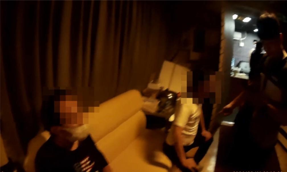 高市警新興分局查獲轄區大樓內違法色情交易。 圖：高雄市警局新興分局/提供