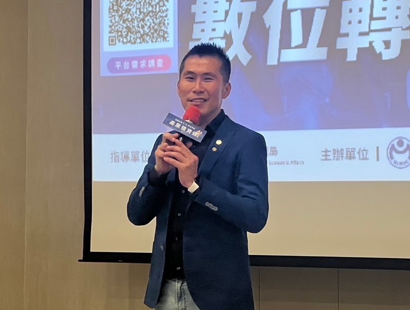楊書成分享如何利用AI工具來進行數據分析。 圖：楊書成提供