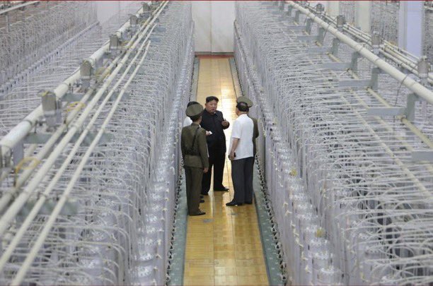 北韓朝鮮中央通訊社於13日罕見公開領導人金正恩參觀鈾濃縮設施 圖：翻攝自X / @CausMoney
