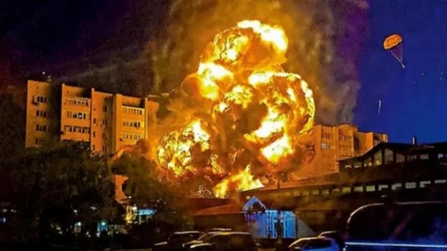 俄境庫爾克斯州大樓遭到轟炸。 圖 : 翻攝自兵器雜誌社