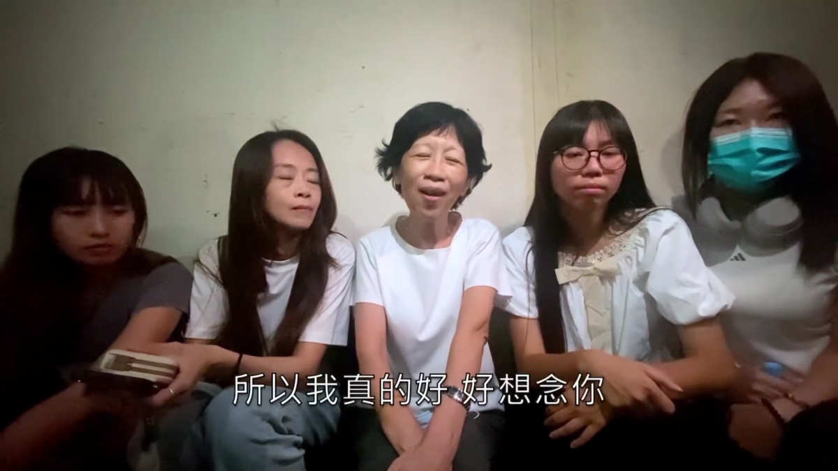 柯文哲的妻子陳佩琪16日晚間前往台北看守所外靜坐，表達對丈夫的深切思念。她通過影片向公眾透露她的心情，影片中她哽咽地說：「我真的好⋯好想念你⋯」 圖：翻攝自台灣民眾黨中央組織部臉書