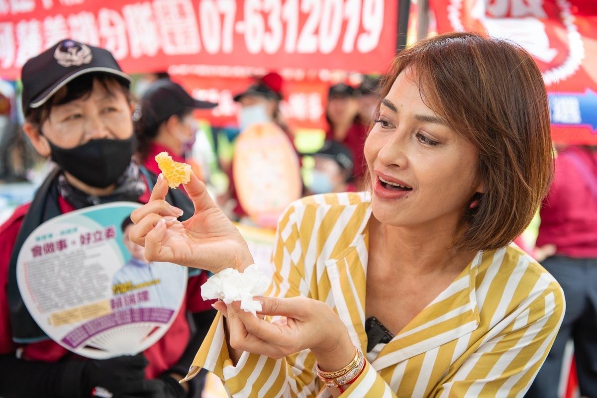 中國「蠟瓶糖」引食安危機，綠委邱議瑩呼籲中央地方嚴查，並推銷高雄在地蜂蠟產品。 圖：立法委員邱議瑩辦公室提供