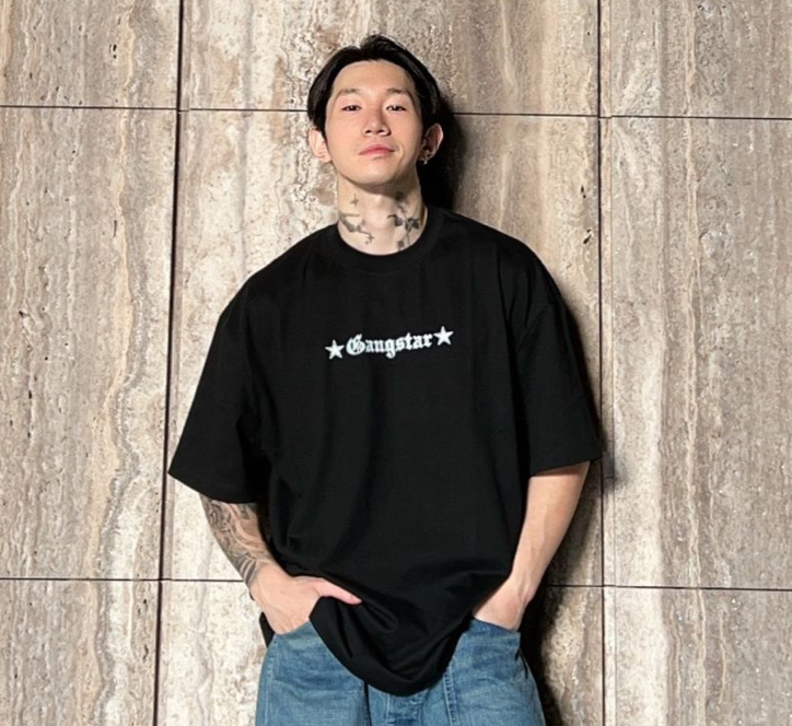 尼克星主要拍攝拳擊相關影片，近期轉型為實況主後，因浮誇的直播風格受到許多觀眾喜愛。 圖：翻攝自尼克星IG