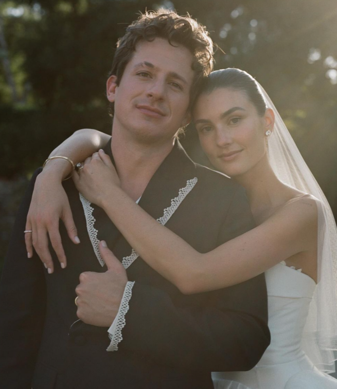 CP查理（Charlie Puth）今(18)日曬出跟妻子的婚紗照，向粉絲宣布結婚喜訊。 圖：翻攝自CP查理IG