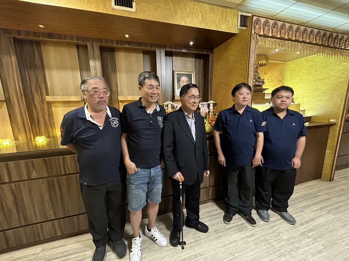 陳水扁與張榮華家屬合照 圖：邱萬興/攝