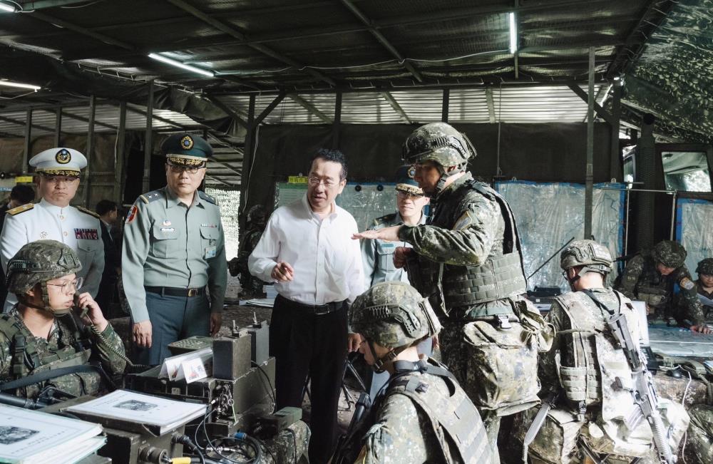 國防部長顧立雄（中）。 圖：軍聞社提供。