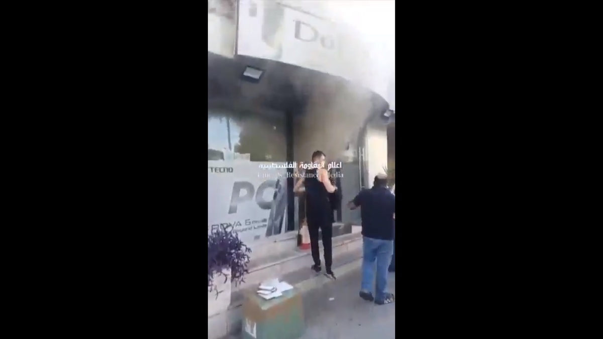 繼傳呼機爆炸後，黎巴嫩又傳出對講機爆炸事件，截至目前為止已經造成 20 人死亡， 450 人受傷。 圖：擷取自 @__Inty__ X 分享影片