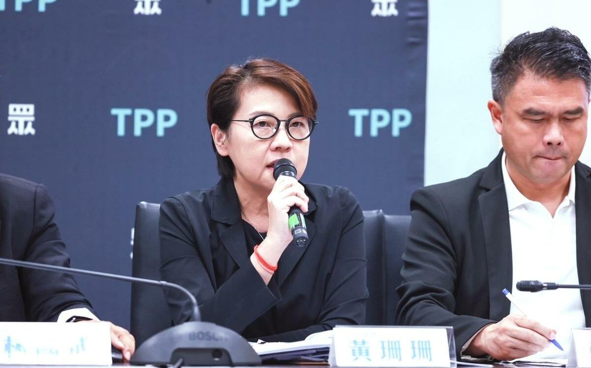 黃珊珊辯匿名捐款是「會計師懶惰申報」 吳靜怡嗆：帳都管不好還肖想管理國家？