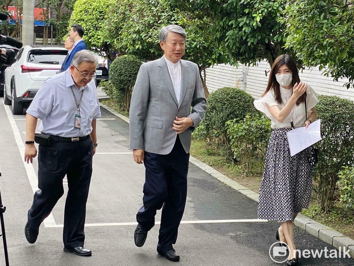 經濟部長郭智輝（中）。 圖：周煊惠 / 攝