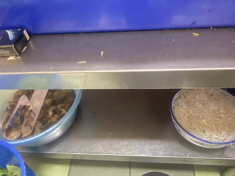 宜蘭縣羅東鎮越南小吃店發生食品中毒事件，15至17日間13顧客疑似中毒急診，衛生局已公布調查進展，店家也已回應。 圖：宜蘭縣衛生局／提供