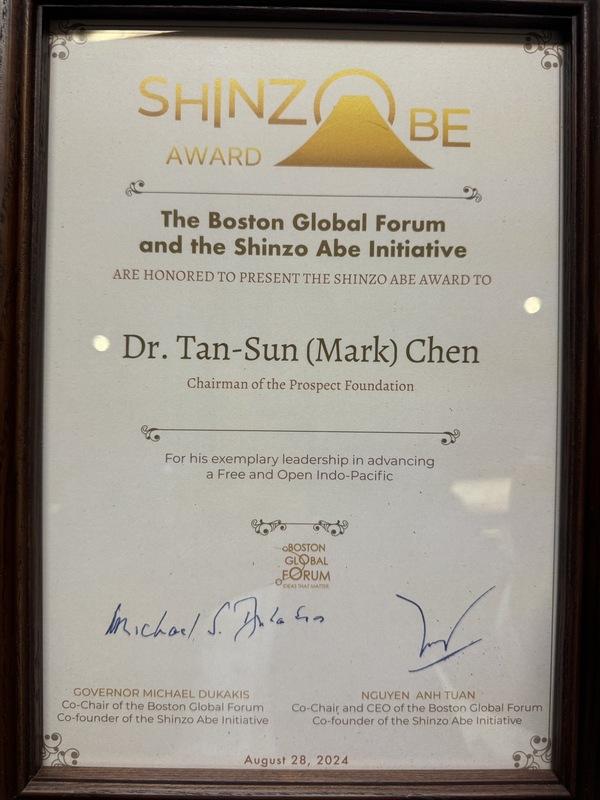 BGF(Boston Global Forum 波士頓全球論壇)頒發第二屆「安倍晉三獎」,由陳唐山博士獲得，其創辦人阮會長將於9月20日前來台灣參加安倍之友會舉辦的「安倍70歲冥誔」紀念活動，與安倍回憶錄的新書發表會，並於當天親自頒授這一殊榮給陳唐山博士。 圖：台灣安倍晉三之友會提供