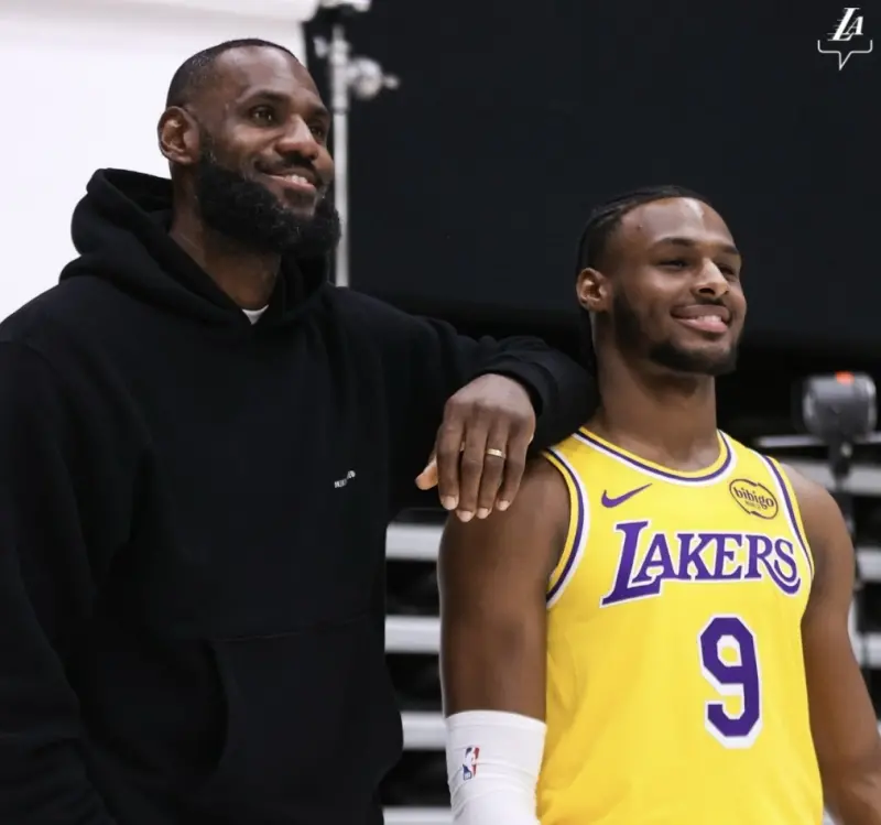 ▲洛杉磯湖人在今年的NBA選秀會上，選進陣中球星「詹皇」LeBron James的大兒子Bronny James，也幫助詹皇一圓多年來想跟兒子同隊打球的夢想。（圖／美聯社／達志影像）