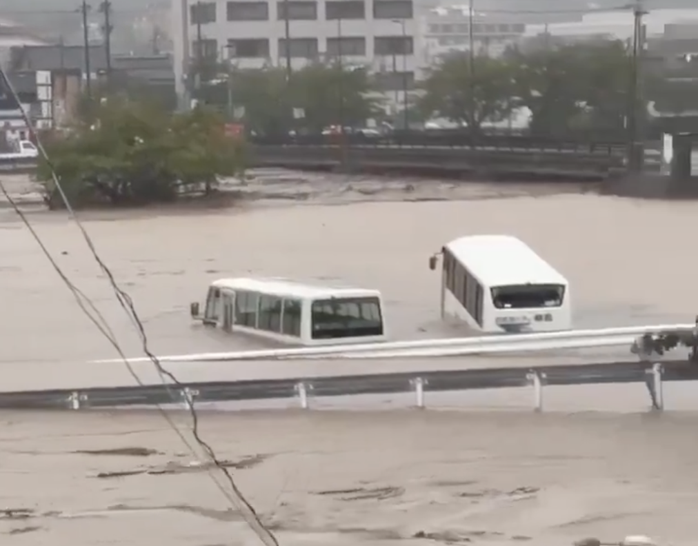 日本能登半島降下破紀錄的豪雨 圖：翻攝自X / iklim değişikliği haber