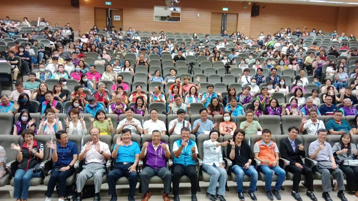 「AI時代下的教育新思維座談」吸引約600人聽講。 圖：林岱樺服務處提供