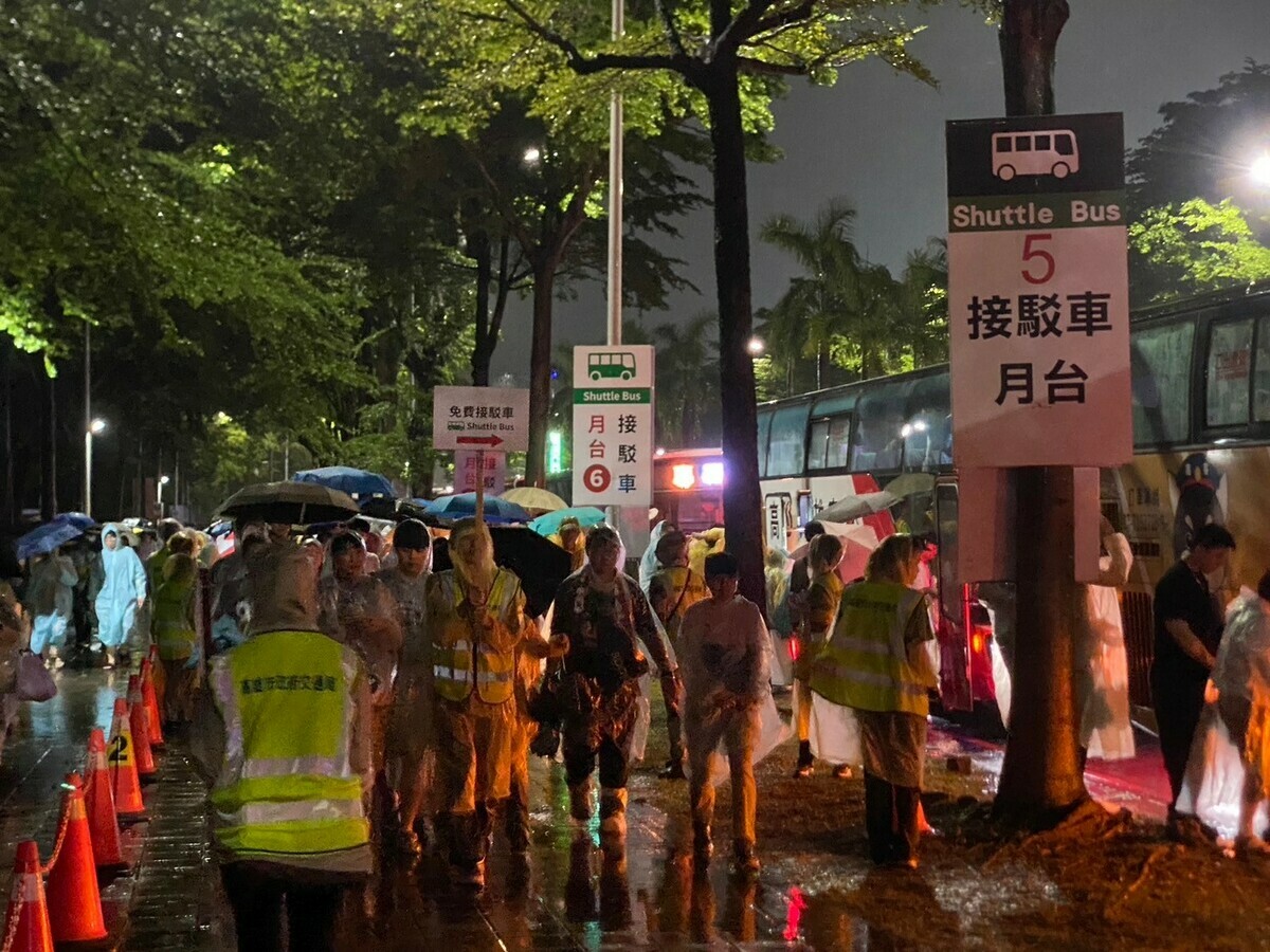 人潮疏運再好也掩蓋不了場地缺失的問題。 圖：孫家銘翻攝