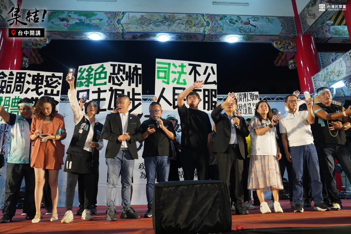 台灣民眾黨台中市黨部今天在台中市醒修宮舉辦集結開講，立委黃國昌今天表示，黨主席柯文哲告訴黨公職，台灣民眾黨一群人走的才會遠，民眾黨未來也不會是1人政黨。 圖:取自台灣民眾黨FB
