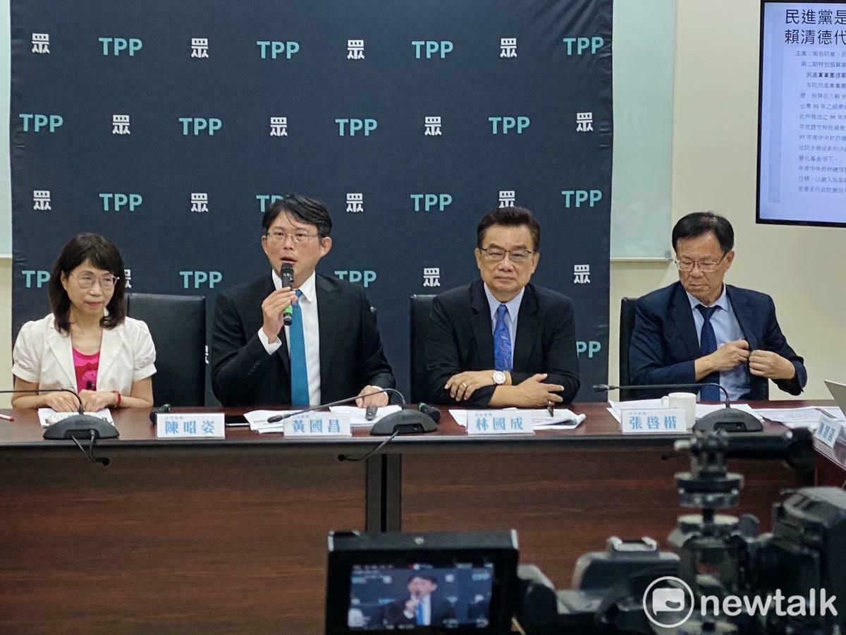 民眾黨團上午召開「如何維持司法獨立、保障人權？準大法官，請回答」記者會，黨團總召黃國昌（左2）、黨籍立委陳昭姿（左1）、林國成（右2）、張啓楷（右1）、黨團主任陳智菡出席。 圖：周煊惠 / 攝