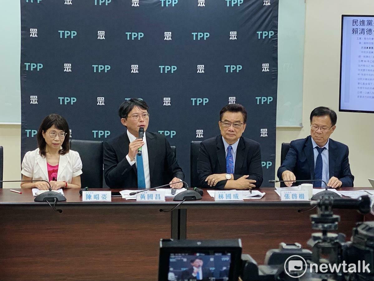 民眾黨團今召開「如何維持司法獨立、保障人權？準大法官，請回答」記者會，黨團總召黃國昌（左2）、黨籍立委陳昭姿（左1）、林國成（右2）、張啓楷（右1）等人。 圖：周煊惠 / 攝