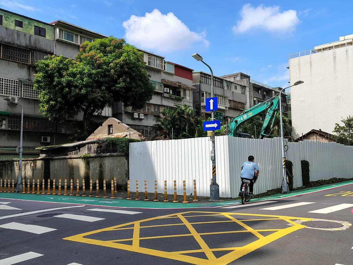 台大於9月18日拆除溫州街52巷日式宿舍建築群。 圖：台灣大學研究生學會臉書。
