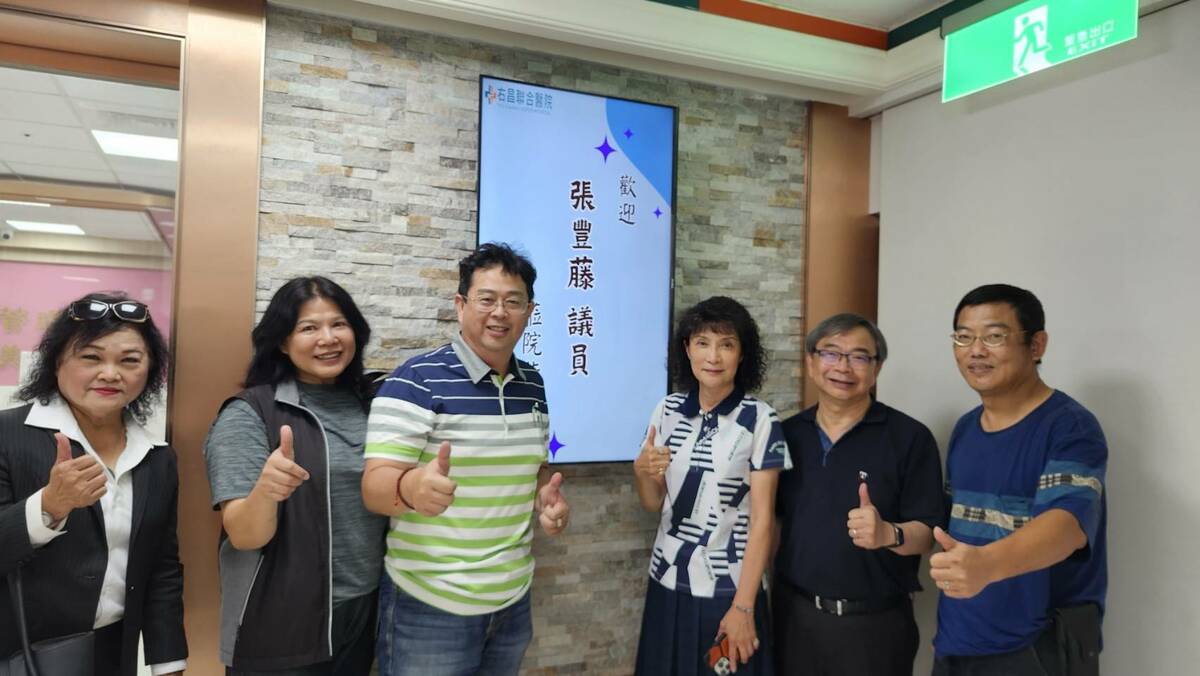 張豐藤(右二)表態支持薛兆基(左三)選左楠區市議員。 圖：薛兆基/提供
