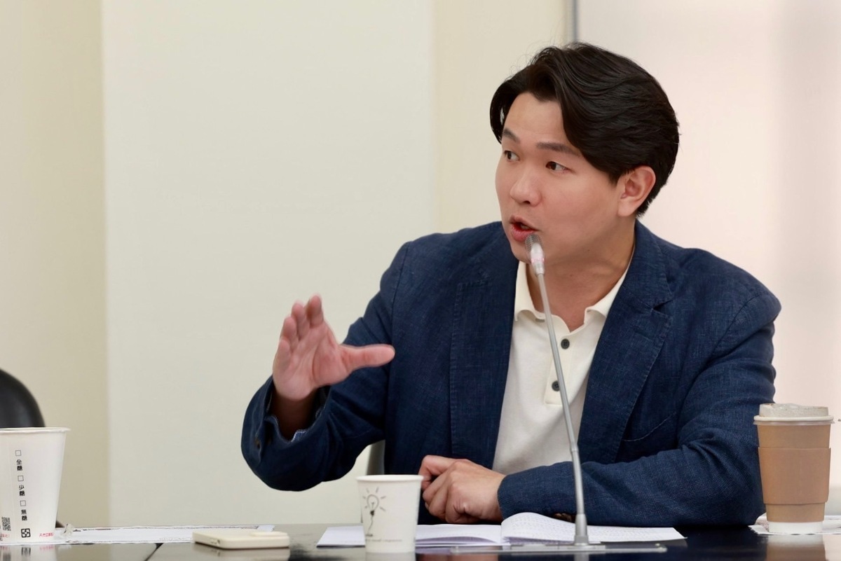疫情時多少行業倒閉？多少人的家人離開？國民黨新北市議員呂家愷怒轟「戰狼紅線小姐姐」不甘寂寞、刷聲量，譴責她不該為救主子柯文哲拿疫情出來消費。 圖：取自呂家愷臉書（資料照）