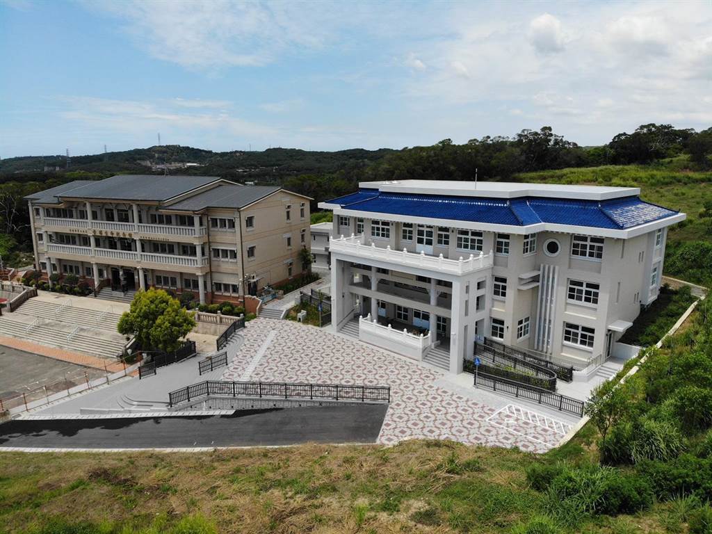 苗栗縣苑裡鎮前鎮長劉秋東涉嫌在起建苑裡鎮青埔生命紀念館第二納骨塔工程中，向納骨櫃所需的耐燃二級SMC複合材料廠商綁標索賄800萬元。 圖:苑裡鎮公所提供