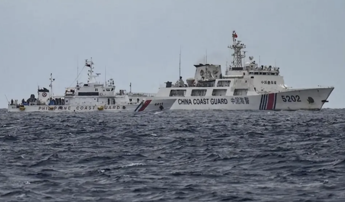 中國海警船與菲律賓船隻（示意圖） 圖：翻攝自 騰訊網