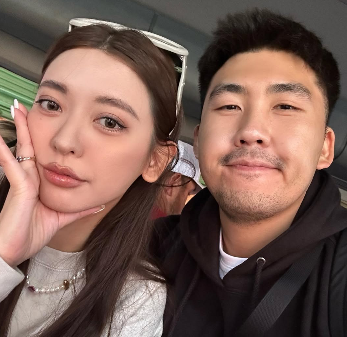 劉芒（左）與男友交往6年，近期終於宣布結婚。 圖：翻攝自劉芒IG