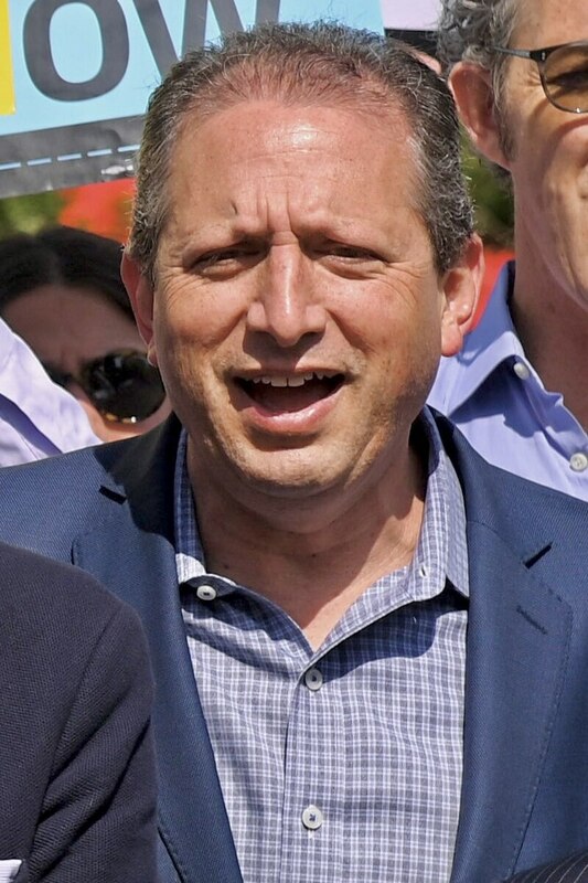 紐約市審計長蘭德 （Brad Lander），呼籲紐約市長亞當斯（Eric Adams）辭職。 圖：翻攝自維基百科