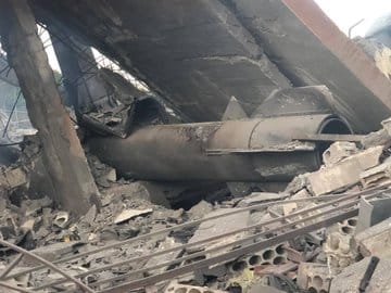 真主黨將部分武裝藏匿在民宅之中。 圖：翻攝自 @Israelwaronhama X 帳號