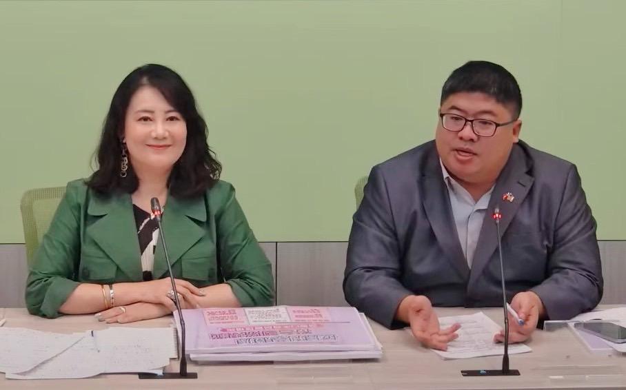 國民黨主席朱立倫指卡預算是立委天職，民進黨團反批，有讓預算付委審查了？ 圖：翻攝自民進黨團YT