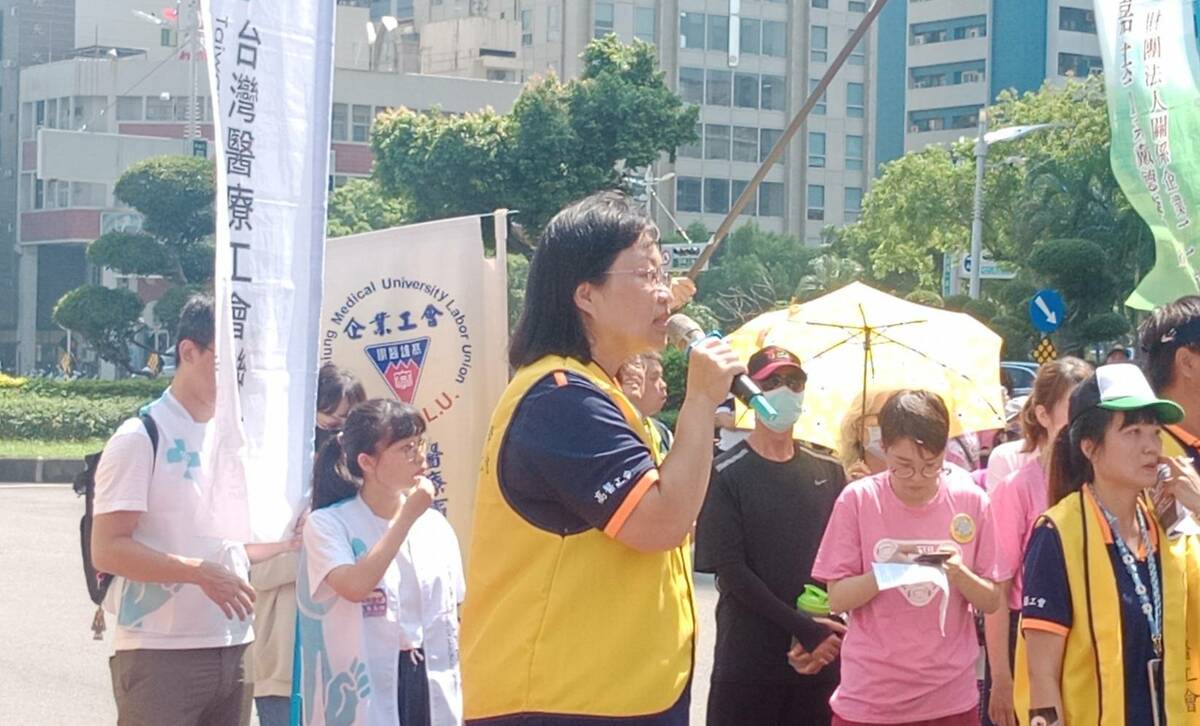 柯心炫(中)代表上千名大同醫院員工說出心聲。 圖：孫家銘攝