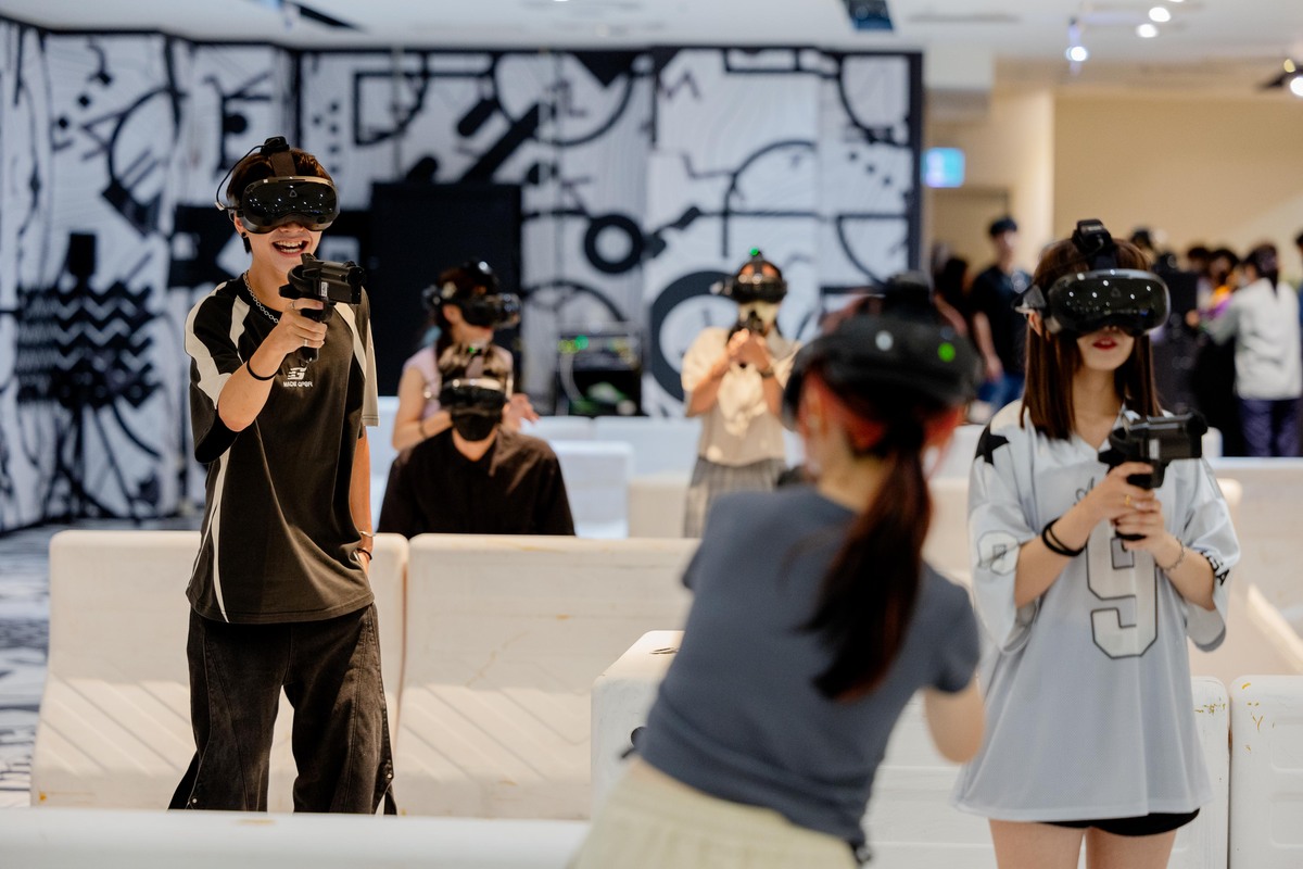 5G結合VR頭盔讓遊戲擬真感倍增。 圖：經濟部產業發展署提供