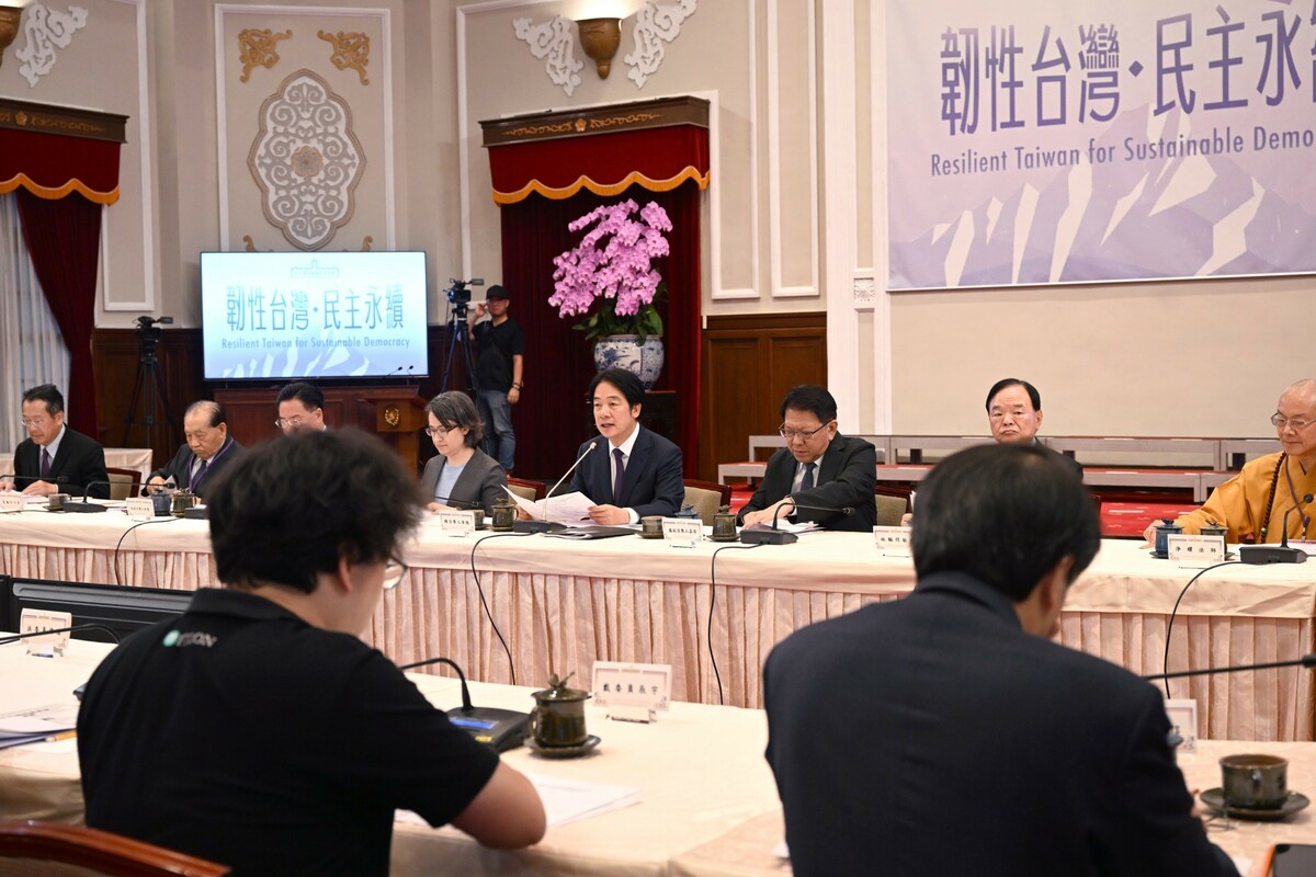 總統府全社會防衛韌性委員會舉行首次會議，擔任召集人的總統賴清德主持。 圖：總統府提供