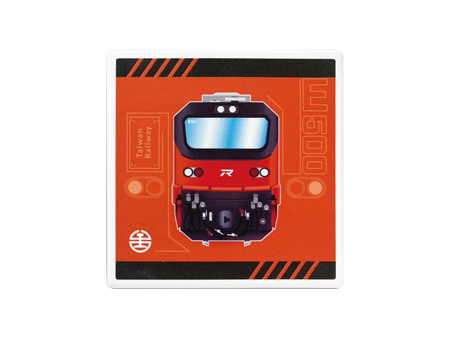 台鐵公司推出限定販售的「新世代列車盛典紀念套卡」，套卡內容集結EMU900愛金卡、EMU3000悠遊卡、E500一卡通及R200一卡通。 圖：台鐵公司／提供