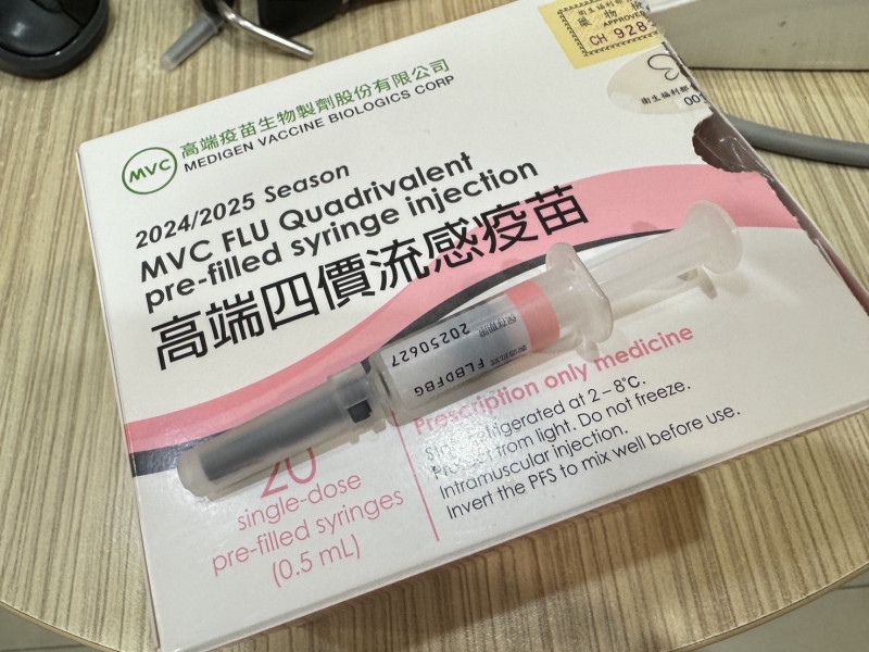 高端疫苗公司捐出200劑流感疫苗予台中診所，於上週五（20日）開始施打，短短5天內即告完畢，反應相當熱烈。 圖：台中市施勝桓小兒科診所／提供