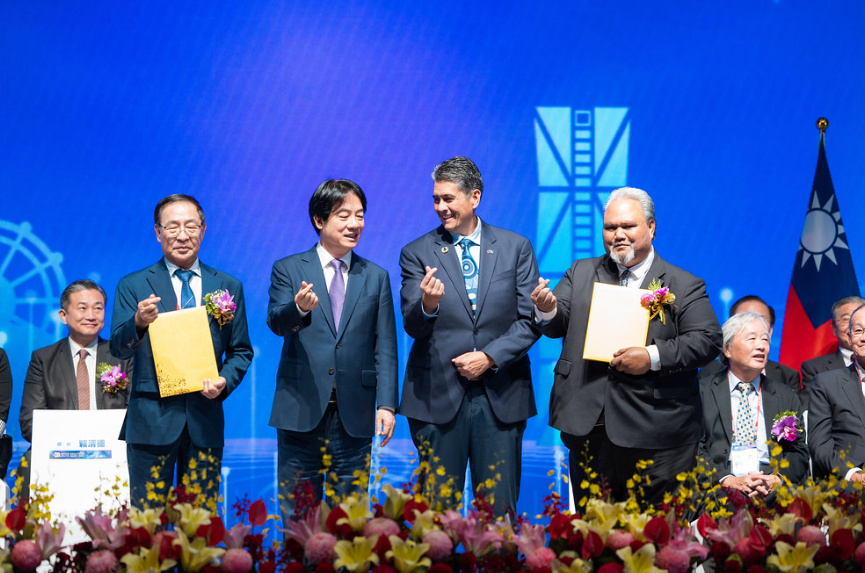 總統賴清德、帛琉總統惠恕仁出席世界台灣商會聯合總會第30屆年會。 圖：總統府/提供