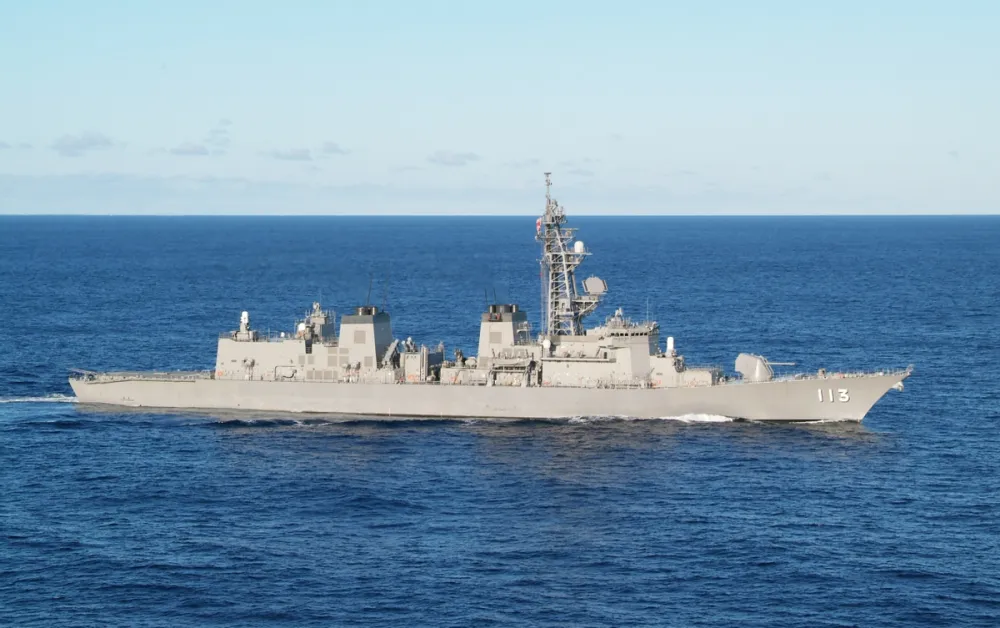 日本海上自衛隊於 9 月 25 日通過台灣海峽 圖：攝自李春光
