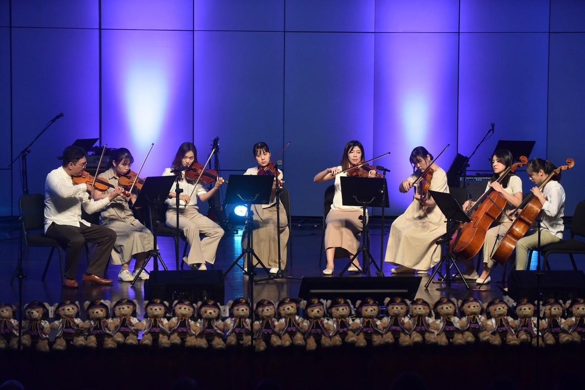 熊快樂弦樂團參與「飛翔人生音樂會」演出。 圖：許銘春辦公室提供