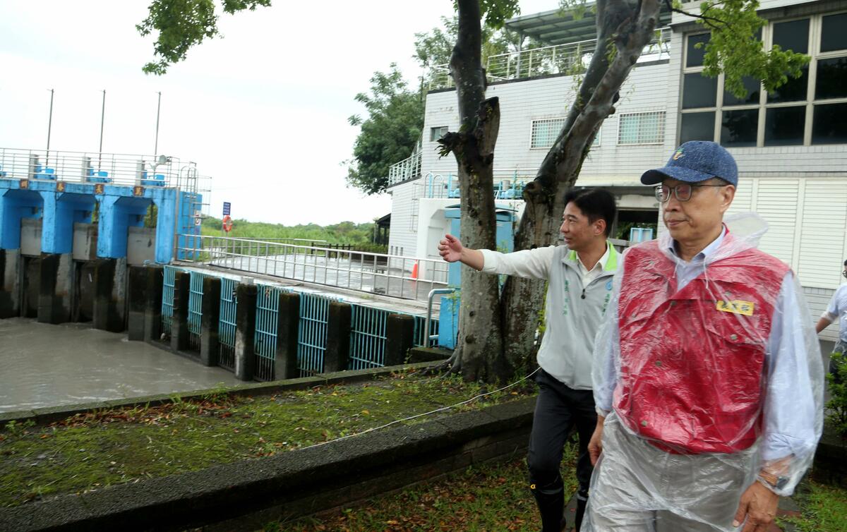 陳部長視察冬山鄉農田水利智慧防災系統 圖：農業部／提供