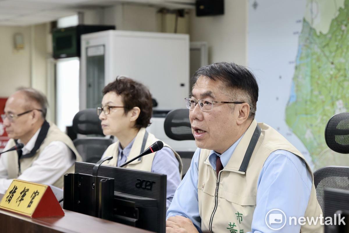 黃偉哲表示，目前台南市尚無災情傳出，唯有一棵路樹傾倒且已移除完成；土石流警戒區之保全戶也已撤離完成計621位。 圖：台南市政府提供