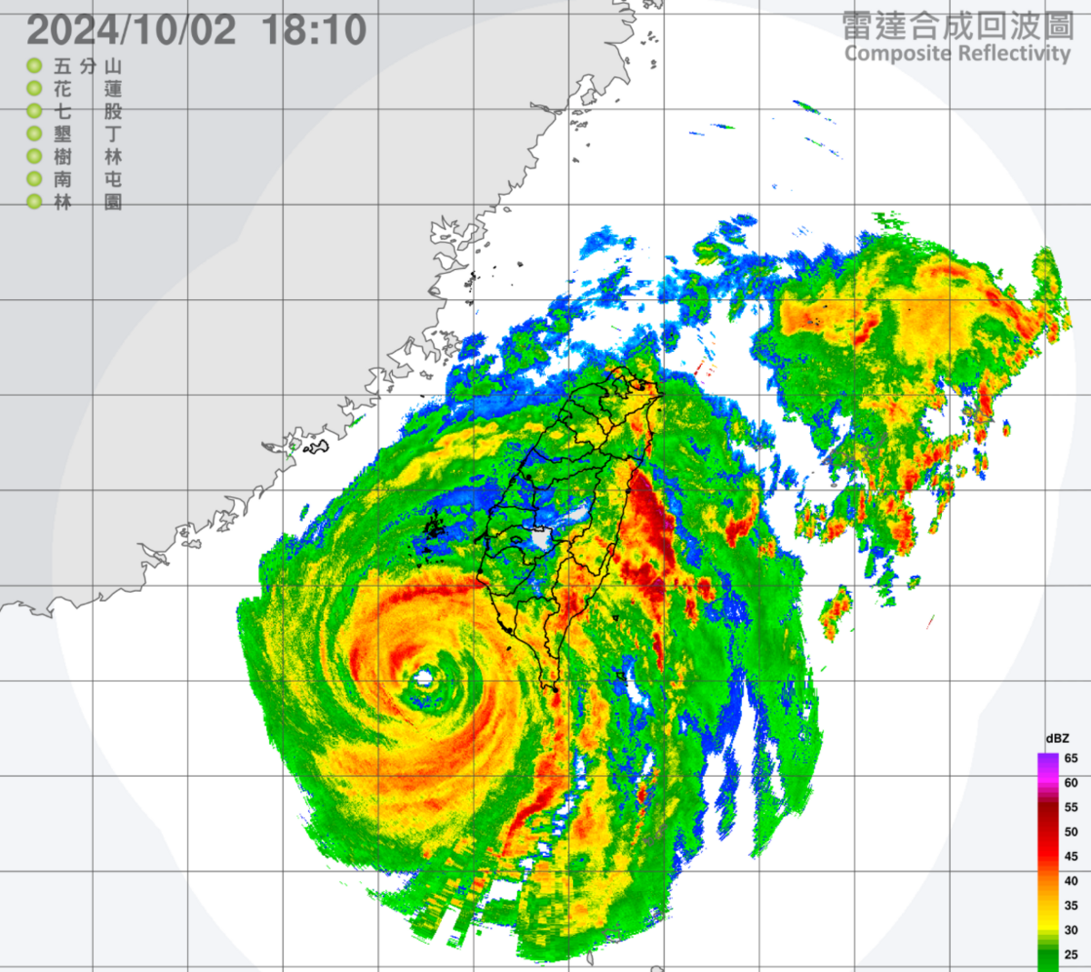 山陀兒颱風預估明天(３日)登陸，目前預報路徑不穿過中央山脈，改由西部北上，颱風中心將受到破壞，週五警報就有機會解除。 圖：翻攝自中央氣象署官網