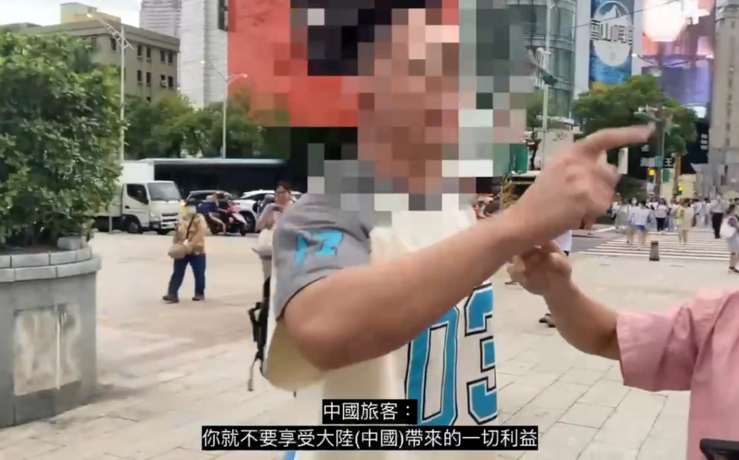 (影)中國遊客西門町搶「光復香港」旗幟 在台港人：正視中共跨境鎮壓、滲透