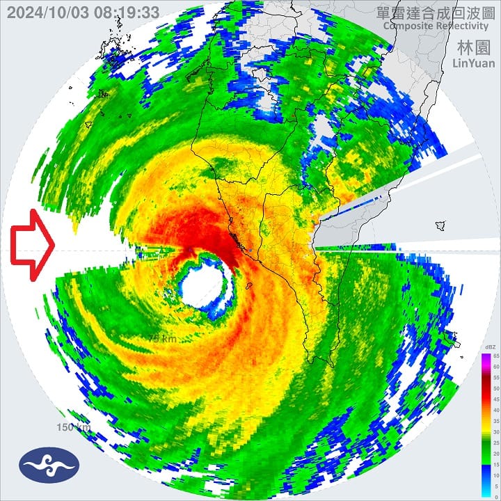 鄭明典也曬出雷達回波圖，可以看到圖上靠近高雄的海域有一塊空白。 圖：翻攝自鄭明典FB