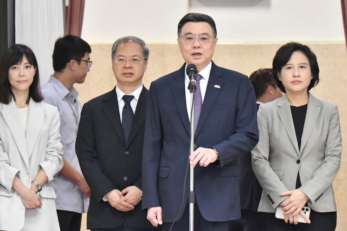 行政院長卓榮泰(右二)。 資料照片：行政院提供