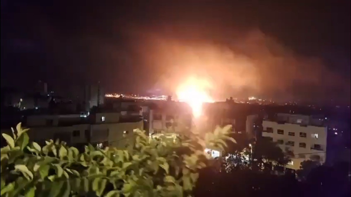 以軍近日屢屢對黎巴嫩首都貝魯特發起空襲 。 圖：擷取自 @nexta_tv X 分享影片