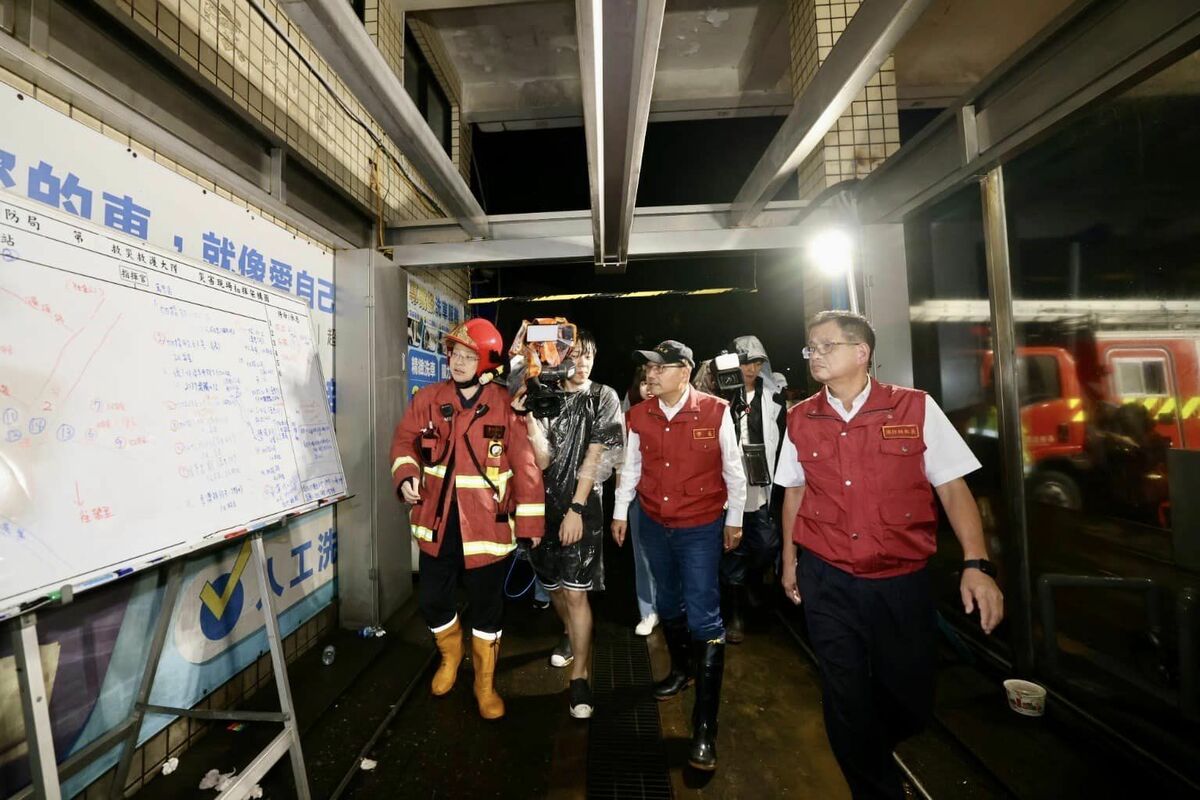 侯友宜4日晚間視察災情。 圖：翻攝侯友宜臉書