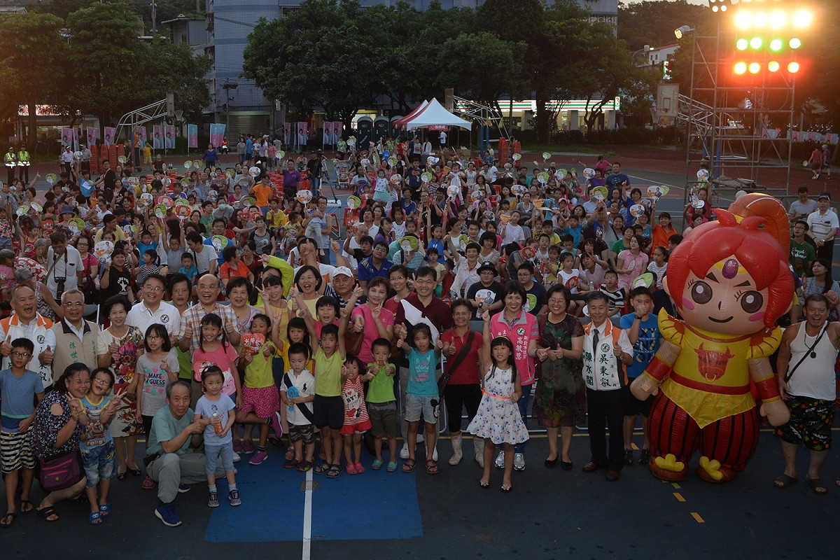 風神寶寶兒童劇團在新北市樹林區演出「火焰山」，吸引許多民眾前往欣賞、同樂。 圖：蘇巧慧國會辦公室提供