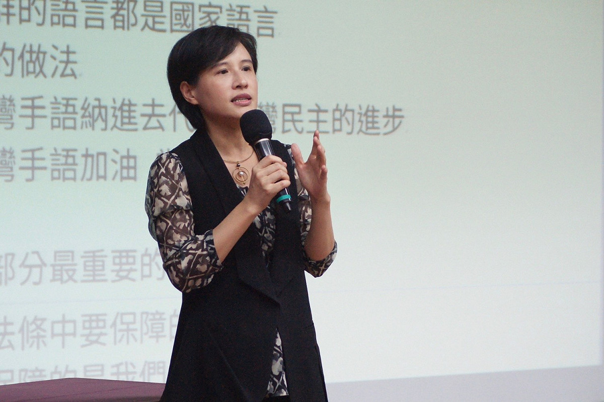 文化部長鄭麗君表示，政府有責任協助各族群保障母語平權及發展，並提供這些語言傳承、復振的機會。 圖：文化部/提供