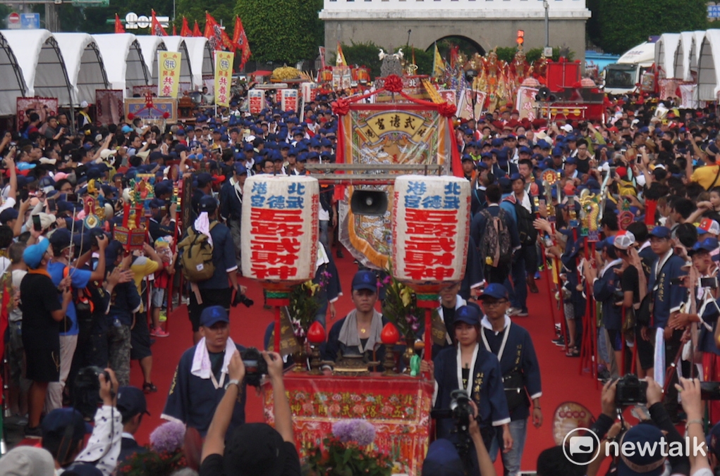 北港武德宮陣頭進入凱道時，現場一陣歡呼掌聲。 圖：鍾孟軒/攝